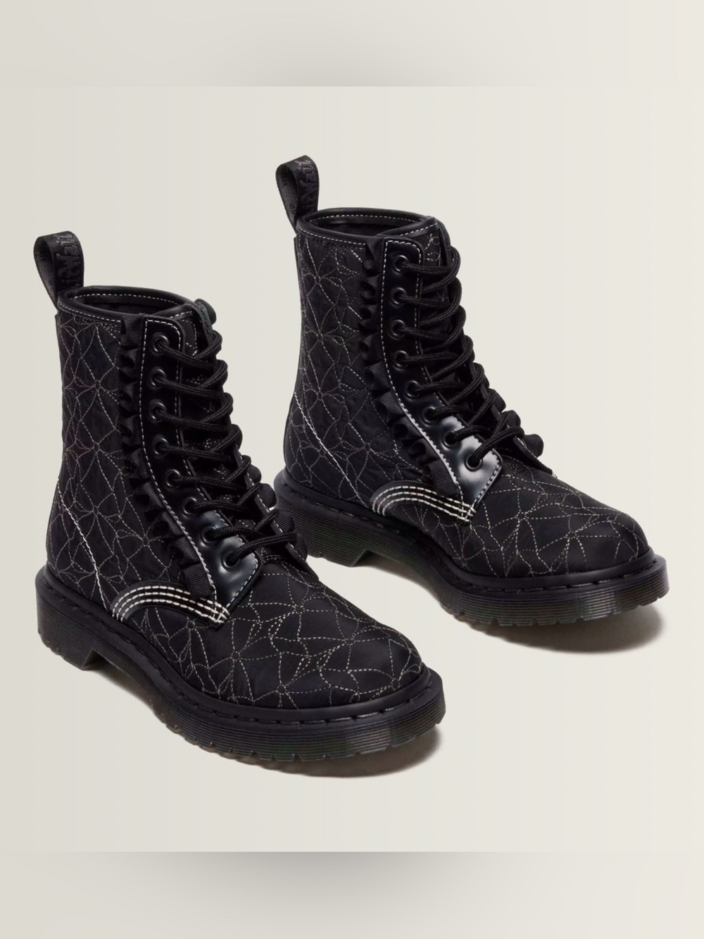 1460 FRILL
Dr. Martens Uncommon
Quilted Black Boots Lace Accents Women's Size 8
